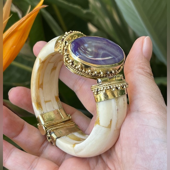 Antique style purple banded agate ox bone brass chunky hinged bangle bracelet - Picture 3 of 11